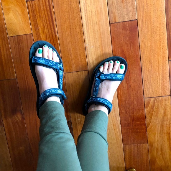Teva Hurricane Sandals with Blue Hibiscus Straps - Picture 2 of 14